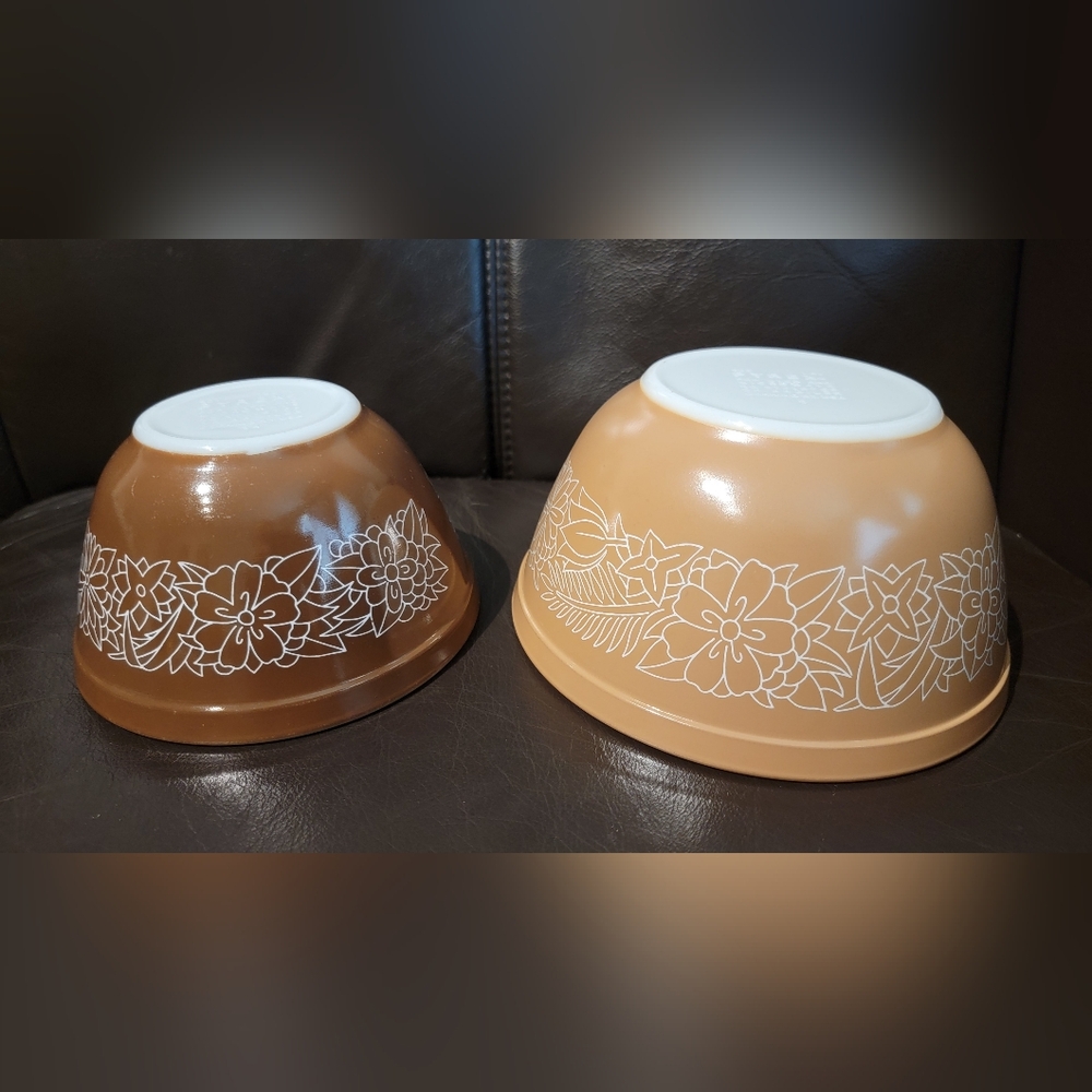 Vintqge PYREX Woodland Muxing Bowls